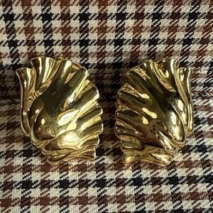 Vintage Napier Signed Gold Tone Abstract Sea Clam Shell Pierced Post Earrings